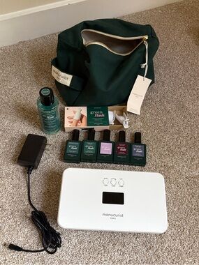 Manucurist Green Flash Gel Nail Kit with LED Lamp — w/ 3 Gel Colors